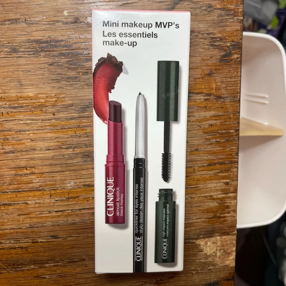 Clinique Mini makeup MVPs Les essentiels lipstick eyeliner mascara fan favorites - Picture 3 of 13